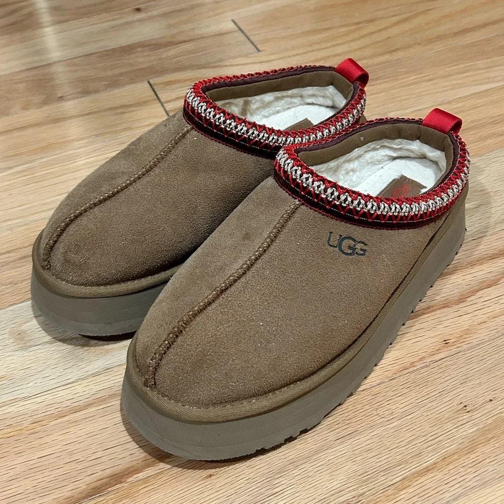 UGG Tazz II Chestnut Platform Slip-Ons with Red Accent - Picture 3 of 7